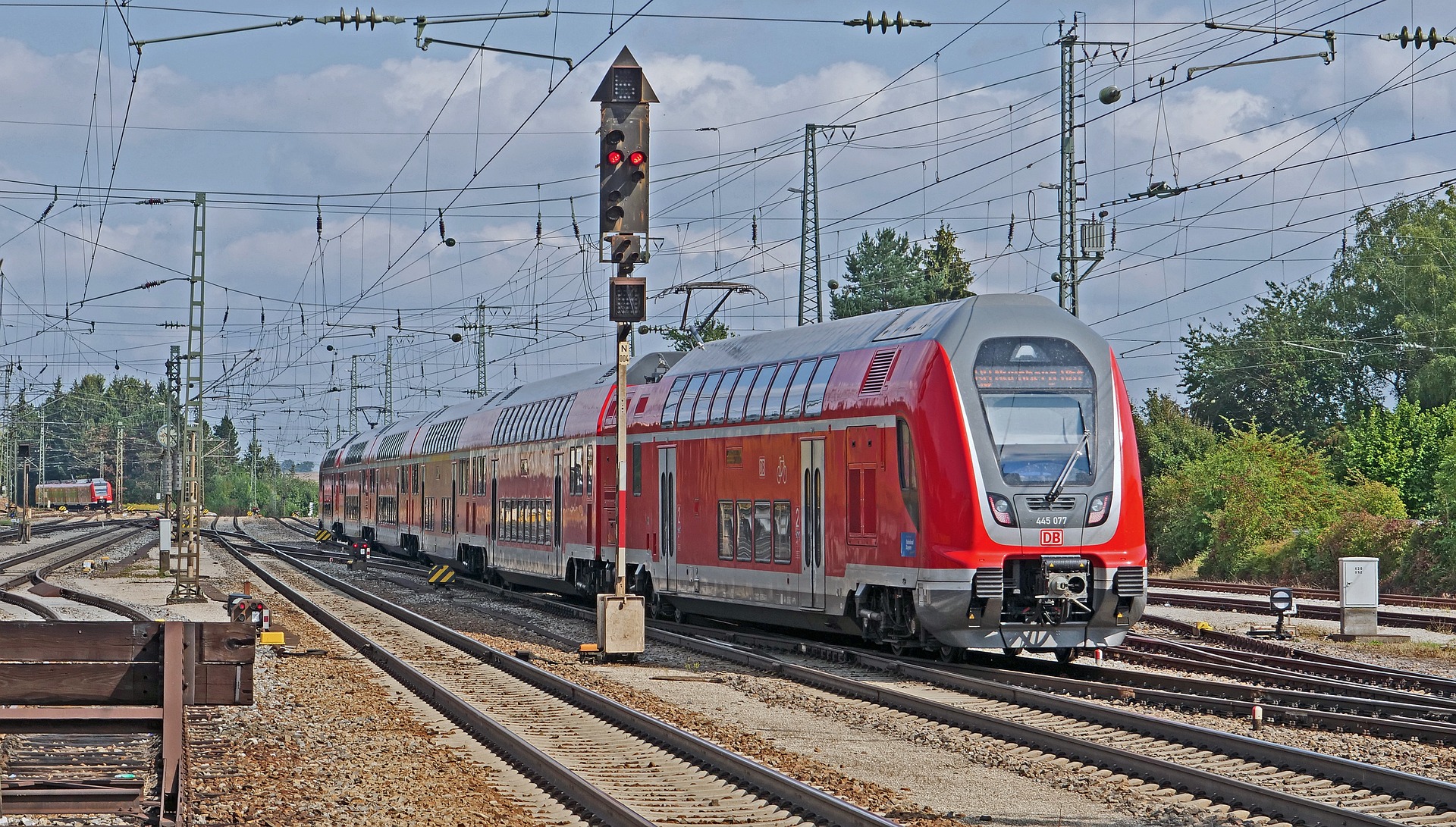 ZU sehen ist einRegionalexpress