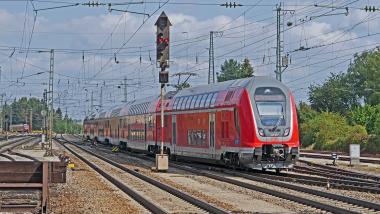 ZU sehen ist einRegionalexpress